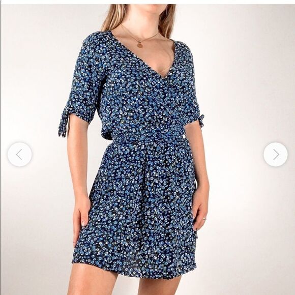 Faithfull The Brand Oslo Mini Dress in Blue Ditsy Floral 4 - Picture 14 of 15